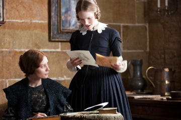 Jane Eyre - (L to R): Mia Wasikowska 'Jane Eyre' e Tamzin Merchant 'Mary Rivers' in una foto di scena - Jane Eyre