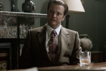 La talpa - Colin Firth 'Bill Haydon', nome in codice 'Tailor' (il sarto) in una foto di scena - La talpa
