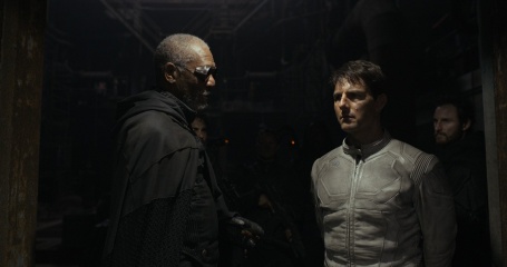 Oblivion - (L to R): Morgan Freeman 'Malcolm Beech' e Tom Cruise 'Jack Harper' in una foto di scena - Credit: Universal Pictures
© Universal Pictures - Oblivion 
