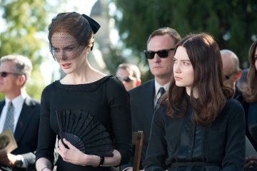 Stoker - (L to R): Nicole Kidman 'Evelyn (Evie) Stoker' e Mia Wasikowska 'India Stoker' in una foto di scena - Stoker