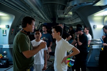 Ender's Game - (L to R): il regista Gavin Hood con Asa Butterfield 'Ender Wiggin' sul set - Ender's Game