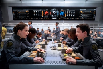 Ender's Game - Hailee Steinfeld 'Petra Arkanian' con Asa Butterfield 'Ender Wiggin' in una foto di scena - Ender's Game