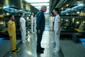 Ender's Game - (L to R): Harrison Ford 'Colonnello Hyram Graff' con Asa Butterfield 'Ender Wiggin' in una foto di scena - Ender's Game