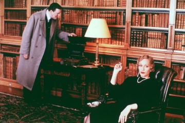 Gosford Park - Stephen Fry 'Ispettore Thompson' con Kristin Scott Thomas 'Sylvia McCordle' in una foto di scena - Gosford Park