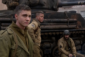 Fury - (L to R): Logan Lerman 'Norman Ellison', Brad Pitt 'Don (Wardaddy) Collier' e Shia LaBeouf 'Boyd (Bible) Swan' in una foto di scena - Fury