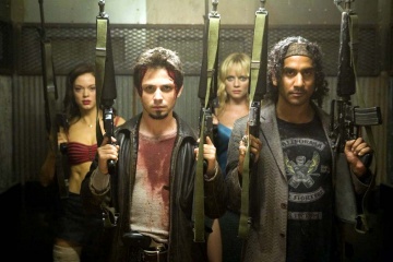 Grindhouse-Planet Terror - (L to R): Rose McGowan 'Cherry', Freddy Rodríguez 'Wray', Marley Shelton 'Dr. Dakota Block' e Naveen Andrews 'Abby' in una foto di scena - Grindhouse - Planet Terror