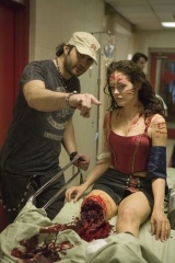 Grindhouse-Planet Terror - Il regista Robert Rodriguez con Rose McGowan 'Cherry' sul set - Grindhouse - Planet Terror