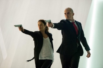 Hitman: Agent 47 - Hannah Ware 'Katia van Dees' con Rupert Friend 'Agente 47' in una foto di scena - Hitman: Agent 47