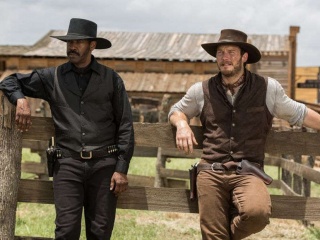 I magnifici sette - (L to R): Denzel Washington 'Sam Chisolm' e Chris Pratt 'Josh Faraday' in una foto di scena - I magnifici sette