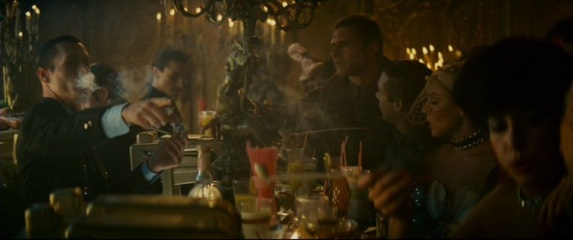 Blade Runner: The Final Cut - Harrison Ford 'Rick Deckard' (al centro) in una foto di scena - Blade Runner: The Final Cut