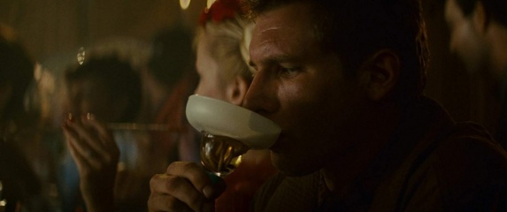 Blade Runner: The Final Cut - Harrison Ford 'Rick Deckard' in una foto di scena - Blade Runner: The Final Cut