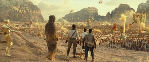 Star Wars: L'ascesa di Skywalker - (L to R): Anthony Daniels 'C-3PO', Joonas Suotamo 

'Chewbacca', Oscar Isaac 'Poe Dameron', Daisy Ridley 'Rey' e John Boyega 'Finn' in una foto di 

scena - Star Wars: L'ascesa di Skywalker