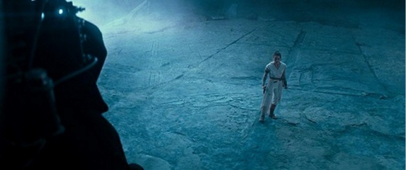Star Wars: L'ascesa di Skywalker - Daisy Ridley 'Rey' con Ian McDiarmid 'Palpatine/Darth Sidious' in una foto di scena - Star Wars: L'ascesa di Skywalker