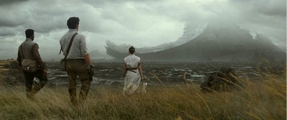 Star Wars: L'ascesa di Skywalker - (L to R): John Boyega 'Finn', Oscar Isaac 'Poe Dameron' e Daisy Ridley 'Rey' in una foto di scena - Star Wars: L'ascesa di Skywalker
