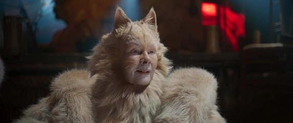 Cats - Judi Dench 'Old Deuteronomy' in una foto di scena - Cats
