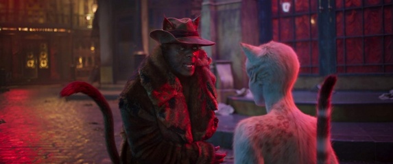 Cats - Idris Elba 'Macavity' con Francesca Hayward 'Victoria' in una foto di scena - Cats