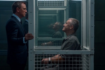 No Time To Die - (L to R): Daniel Craig 'James Bond' e Christoph Waltz 'Blofeld' in una foto di scena - Photo Credit: Nicola Dove.
© 2021 DANJAQ, LLC AND MGM. ALL RIGHTS RESERVED. - No Time To Die