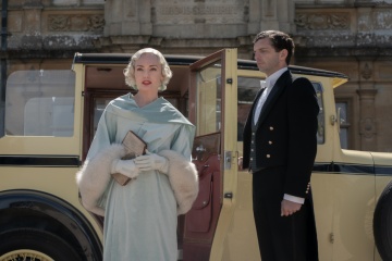 Downton Abbey 2: Una nuova era - Laura Haddock 'Myrna Dalgleish' con Michael Fox 'Andy Parker' in una foto di scena - Downton Abbey 2: Una nuova era