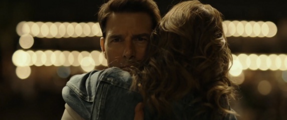 Top Gun: Maverick - Tom Cruise 'Pete (Maverick) Mitchell' con Jennifer Connelly 'Penny Benjamin' in una foto di scena - Top Gun: Maverick