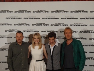 The Amazing Spider-Man - (L to R): il regista Marc Webb, Emma Stone 'Gwen Stacy', Andrew Garfield 'Peter Parker/Spider-Man' e Rhys Ifans 'Dr. Curt Connors/The Lizard' - The Help