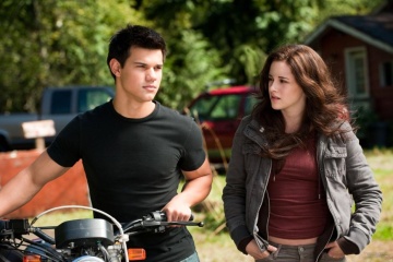 Jacob Black (Taylor Lautner) & Bella Swan (Kristen Stewart) - The Twilight Saga: Eclipse