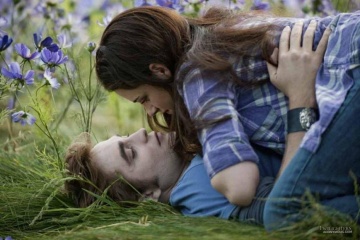 Bella Swan (Kristen Stewart) & Edward Cullen (Robert Pattinson) - The Twilight Saga: Eclipse