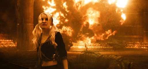Sucker Punch - Emily Browning 'Babydoll' in una foto di scena.
Copyright: (C) 2011 WARNER BROS. ENTERTAINENT INC. AND LEGENDARY PICTURES - Watchmen