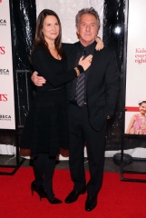 Vi presento i nostri - I coniugi Lisa Hoffman e Dustin Hoffman 'Bernie Focker' durante la Première del 15 dicembre 2010 al 'Ziegfeld Theatre' di New York. - Tropic Thunder
