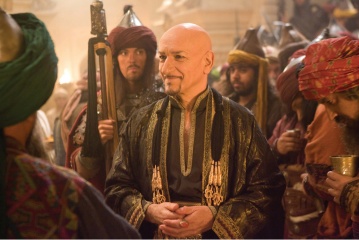 PRINCE OF PERSIA: THE SANDS OF TIME - Ben Kingsley (al centro) - Foto: Andrew Cooper, SMPSP
© Disney Enterprises, Inc. and Jerry Bruckheimer, Inc. All rights reserved. - Prince of Persia-Le sabbie del Tempo