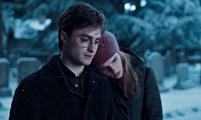 Film Name: HARRY POTTER AND THE DEATHLY HALLOWS PART 1 - Photo Credit: Courtesy of Warner Bros. Pictures.
Copyright: (C) 2010 WARNER BROS. ENTERTAINMENT INC. HARRY POTTER PUBLISHING RIGHTS (C) J.K.R. HARRY POTTER CHARACTERS, NAMES AND RELATED INDICIA ARE TRADEMARKS OF AND (C) WARNER BROS. ENT. ALL RIGHTS RESERVED. - Harry Potter e i doni della morte - Parte I