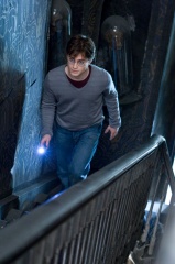 Film Name: HARRY POTTER AND THE DEATHLY HALLOWS PART 1 - Photo Credit: Jaap Buitendijk.
Copyright: (C) 2010 WARNER BROS. ENTERTAINMENT INC. HARRY POTTER PUBLISHING RIGHTS (C) J.K.R. HARRY POTTER CHARACTERS, NAMES AND RELATED INDICIA ARE TRADEMARKS OF AND (C) WARNER BROS. ENT. ALL RIGHTS RESERVED. - Harry Potter e i doni della morte - Parte I