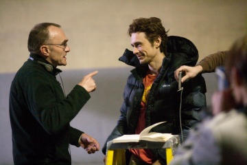 127 Ore - (L to R): il regista Danny Boyle con James Franco 'Aron Ralston' sul set - 127 ore