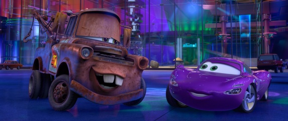 CARS 2 - (L to R): Mater (voce di Larry the Cable Guy) e Holley Shiftwell (voce di Emily Mortimer)
© Disney/Pixar. All Rights Reserved. - Cars 2