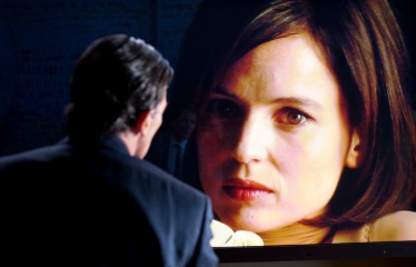 La pelle che abito - Antonio Banderas 'Robert Ledgard' con Elena Anaya 'Vera' in una scena del film - La pelle che abito