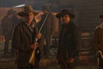 Cowboys & Aliens - (L to R): Harrison Ford 'Colonnello Woodrow Dolarhyde' e Adam Beach 'Nat Colorado' - Foto di scena - Photo By Zade Rosenthal.
Copyright: © 2011 Universal Studios. ALL RIGHTS RESERVED. - Cowboys and Aliens