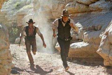 Cowboys & Aliens - (L to R): Daniel Craig 'Jake Lonergan' e Harrison Ford 'Colonnello Woodrow Dolarhyde' - Foto di scena - Photo By Zade Rosenthal.
Copyright: © 2011 Universal Studios. ALL RIGHTS RESERVED. - Cowboys and Aliens