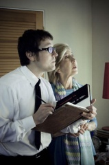 Insidious - Leigh Whannell 'Specs' con Lin Shaye 'Elise Rainier' in una foto di scena - Insidious
