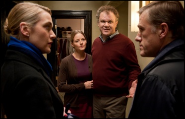 Carnage - (L to R): Kate Winslet 'Annette', Jodie Foster 'Veronica', John C. Reilly 'Michael' e Christoph Waltz 'Alan' in una foto di scena - Carnage