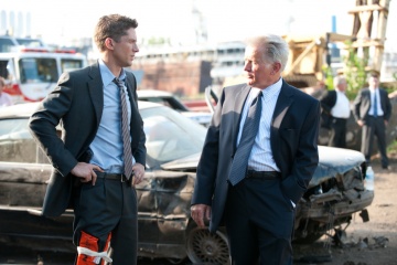 The Double - (L to R): Topher Grace 'Ben Geary' e Martin Sheen 'Tom Highland' in una foto di scena - The Double