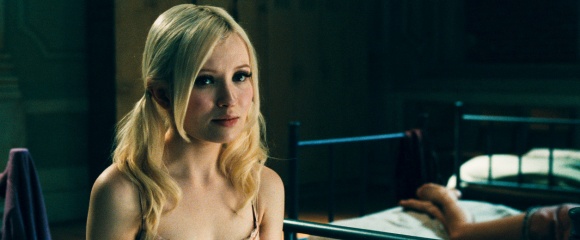 Sucker Punch - Emily Browning 'Babydoll' in una foto di scena - Photo Credit: Courtesy of Warner Bros. Pictures.
Copyright: (C) 2011 WARNER BROS. ENTERTAINENT INC. AND LEGENDARY PICTURES - Sucker Punch
