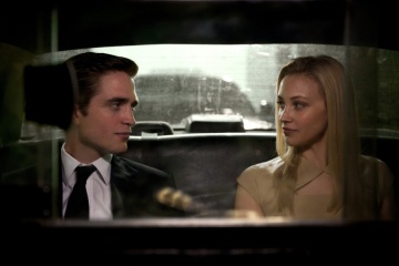 Cosmopolis - Robert Pattinson 'Eric Packer' con Sarah Gadon 'Elise Shifrin' in una foto di scena - Cosmopolis