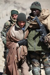 Special Forces-Liberate l'ostaggio - Diane Kruger 'Elsa' con Djimon Hounsou 'Kovax' in una foto di scena - Special Forces - Liberate l'ostaggio