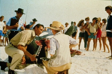 Lo squalo - Roy Scheider 'Brody' (in primo piano, a sinistra) in una foto di scena - Lo Squalo