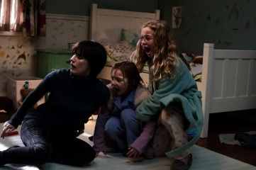 La madre - (L to R): Jessica Chastain 'Annabel', la piccola Isabelle Nélisse 'Lilly' e Megan Charpentier 'Victoria' in una foto di scena - La madre