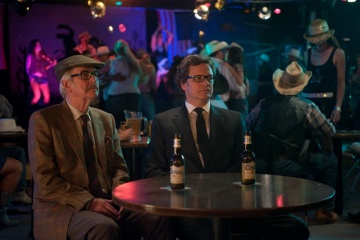 Gambit - (L to R): Tom Courtenay 'Maggiore Wingate' e Colin Firth 'Harry Deane' in una foto di scena - Gambit