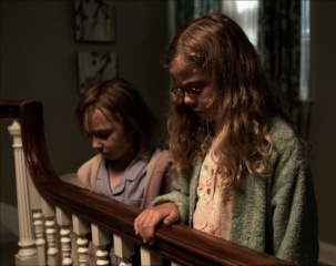 La madre - (L to R): Isabelle Nélisse 'Lilly' e Megan Charpentier 'Victoria' in una foto di scena - La madre