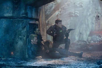 Into Darkness-Star Trek - (L to R): Chris Pine 'James T. Kirk', Zoe Saldana 'Nyota Uhura' e Zachary Quinto 'Spock' in una foto di scena - Photo: Zade Rosenthal
© 2013 Paramount Pictures. All Rights Reserved. - Into Darkness - Star Trek