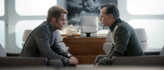 Into Darkness-Star Trek - (L to R): Chris Pine 'James T. Kirk' e Bruce Greenwood 'Christopher Pike' in una foto di scena - Photo: Jaimie Trueblood
© 2013 Paramount Pictures. All Rights Reserved. - Into Darkness - Star Trek