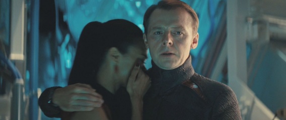 Into Darkness-Star Trek - Zoe Saldana 'Nyota Uhura' con Simon Pegg 'Scotty' in una foto di scena - Photo: Courtesy of Paramount Pictures/Industrial Light & Magic
© 2013 Paramount Pictures. All Rights Reserved. - Into Darkness - Star Trek