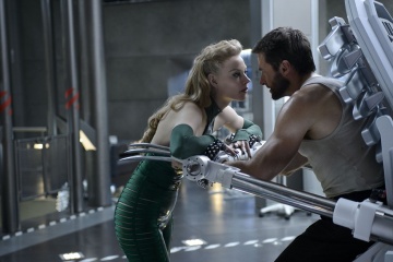 Wolverine-L'Immortale - Svetlana Khodchenkova 'Viper' con Hugh Jackman 'Logan/Wolverine' in una foto di scena - Wolverine - L'Immortale